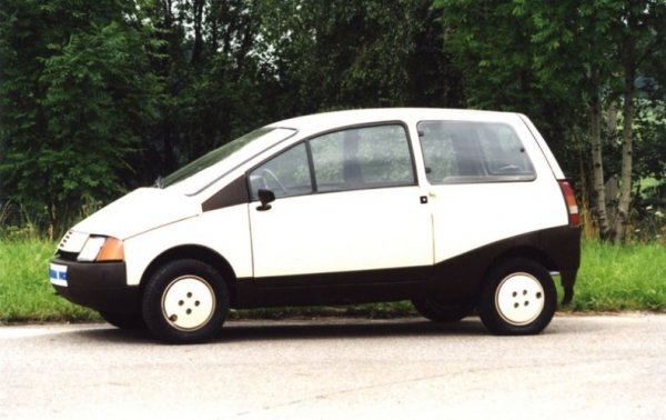 Bosmal е полски изследователски център, а FSM - едната от двете големи автомобилни компании в страната, произвеждаща по лиценз Fiat 126. Двете предприятия обединяват сили в началото на 80-те, за да създадат прототипа Beskid 106 - много по-модерен и практичен наследник на "полското фиатче". Дизайнът, дело на Кшищоф Майснер, е доста напредничав за времето си. 
